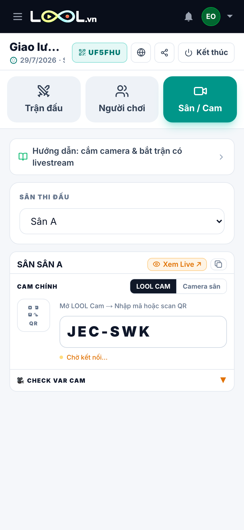 Thẻ Sân / Cam với cụm CAM Chính, ô QR, mã 6 ký tự và trạng thái Chờ kết nối màu vàng