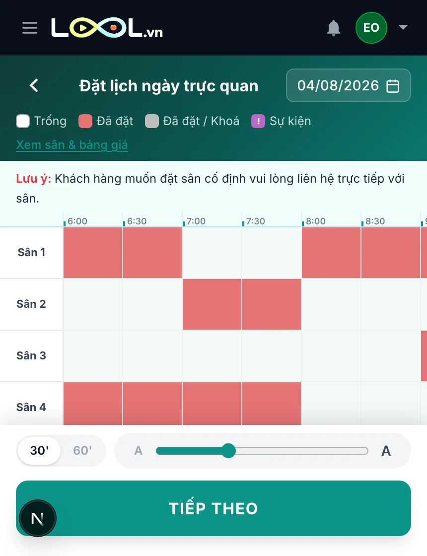 Màn hình khách chọn sân và khung giờ trên điện thoại